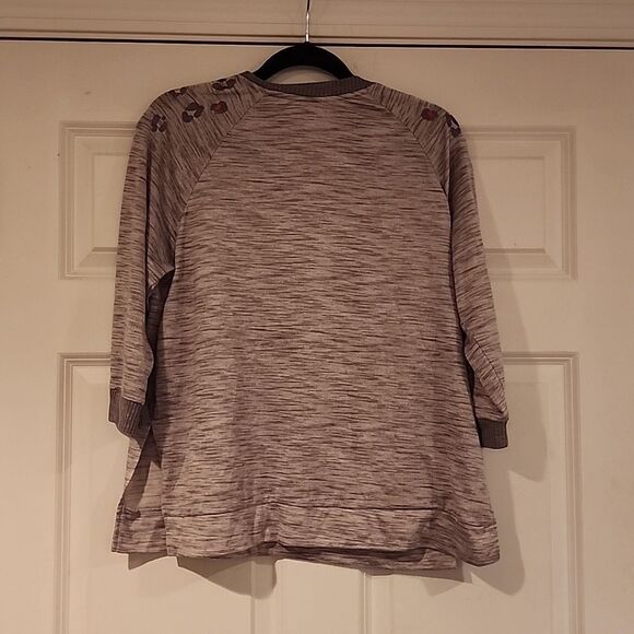 Secret Treasures Soft Gray sweater with cheetah design S - Picture 3 of 3